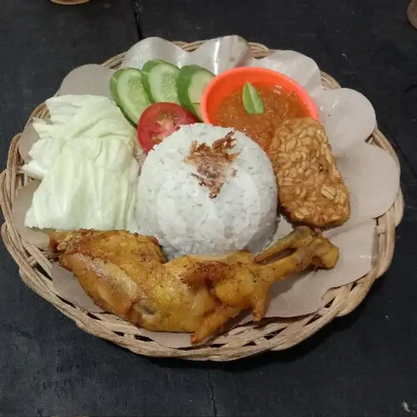 Ayam Pejantan Goreng + Tanpa Nasi + Sambel Warung Cinta | Waroeng Makan Cinta, Gumilir