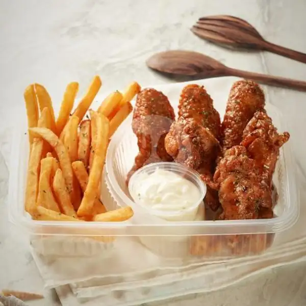 Fries + Chicken Wing (BBQ or Spicy) | Fish & Co., Summarecon Mall Bekasi
