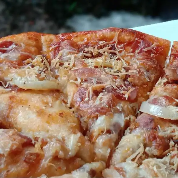 Pizza Ahmad Smoke Beef Mozarella Cheese | Pizza Ahmad, Gunung Terang