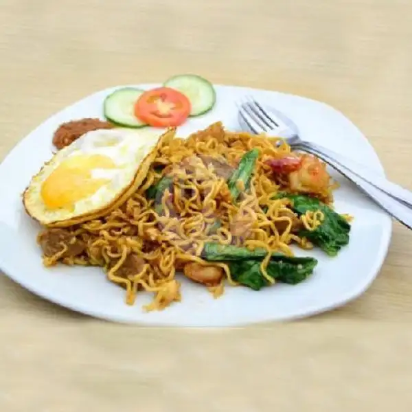 Indomie Goreng + Telur Ceplok | Pop Ice & Takoyaki Ruby, Tegalsari