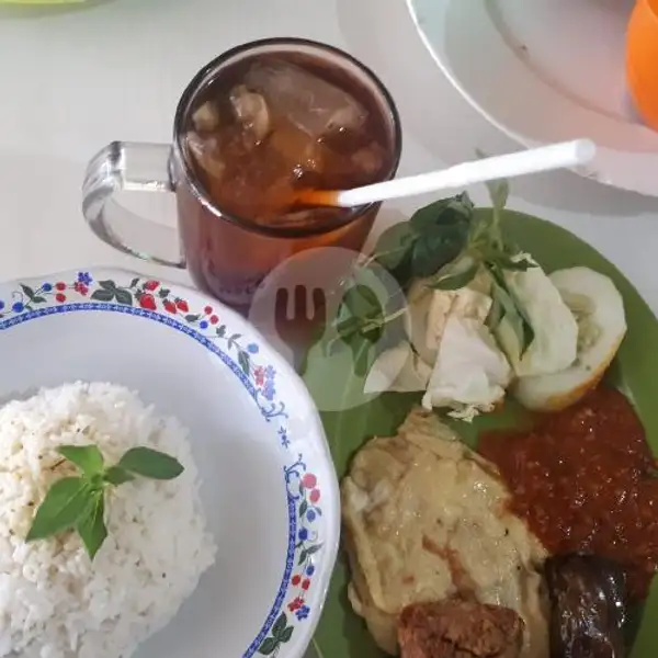 Nasi Telur + Es Teh Manis | Nasi Tempe Penyet Sikembar Lidah, Wiyung