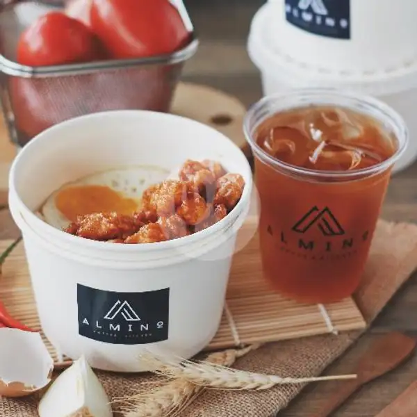 Ricebowl Ayam Crispy Sweet Spicy + Iced Tea | Almino Coffee & Kitchen, The Central Sukajadi
