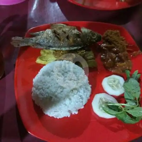 Ikan Goreng + Nasi | Lalapan Seafood Ayam dan Ikan Bakar Selera Kita, WR. Supratman