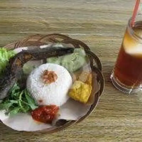 Lele Goreng + Nasi + Lalap + Sambal + Tahu / Tempe + Teh Es | Pecal Lele Jembatan Tengku Umar, Samping BeautyFlower