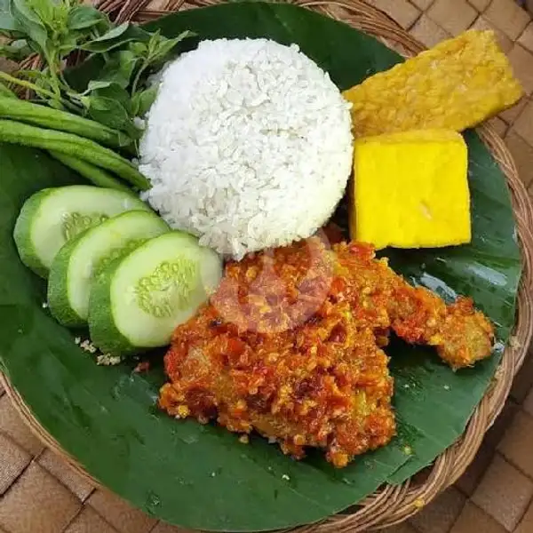 Ayam Penyet + Nasi | Cafe Family, Siantar Square
