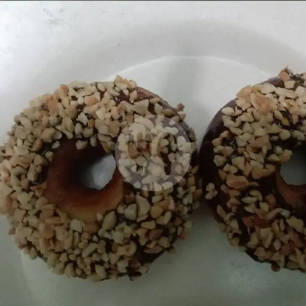 Donut Dengan Tabur Coklat | Salwasnack
