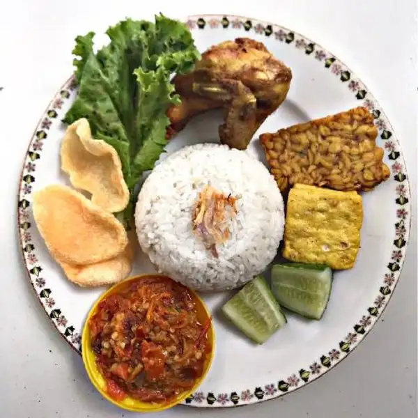 Nasi Ayam Goreng Kumplit | Warung Makan Incu Abah Didi, Kol Masturi