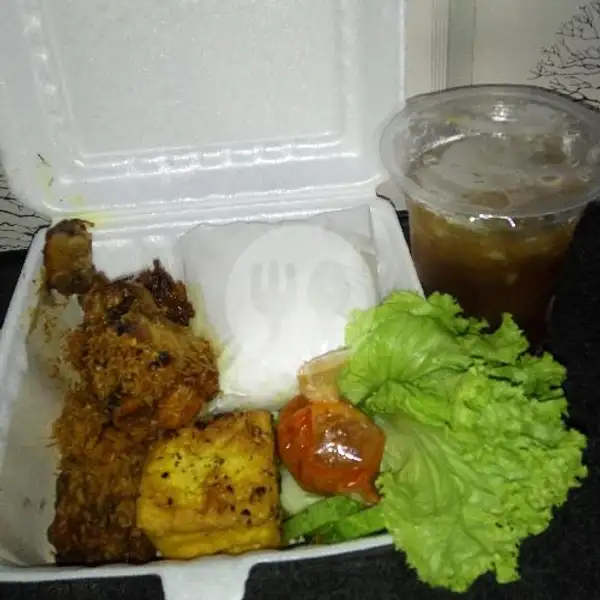 Paket (C) Es Teh Manis, Nasi Ayam Goreng Serundeng Tahu Tempe | Dapoer Mukbang, Citalang Raya