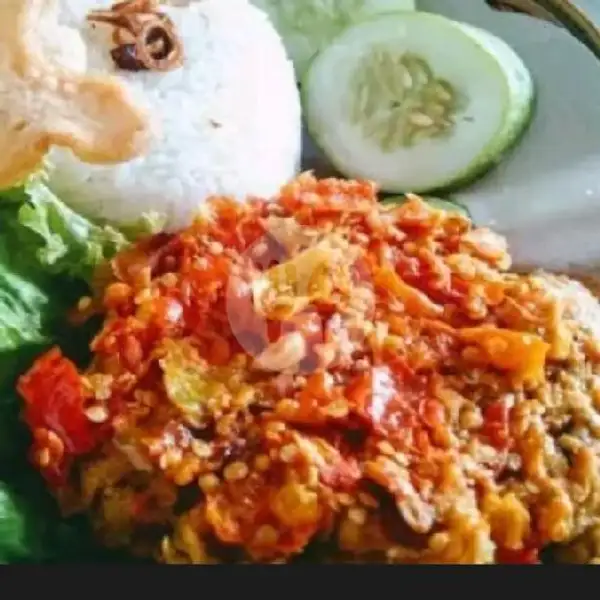 Lalapan Ayam Krispi + Nasi | Es Mojito Infus Water Pasar Minggu Gajayana, Blimbing