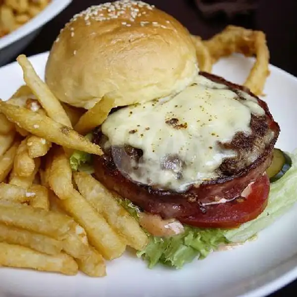 Mushroom Burger | Carnivor Steak & Grill, Surabaya