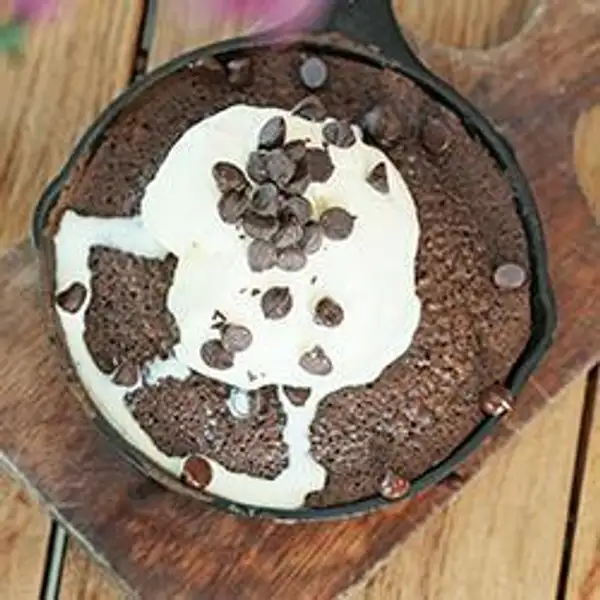 Hot Skillet Chocolate Chip Cookie | Anchor Cafe & Roastery, Dermaga Sukajadi