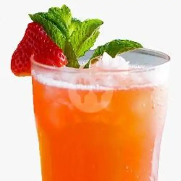 Ice Strawberry Lemonade | Brownfox Waffle & Coffee, Denpasar
