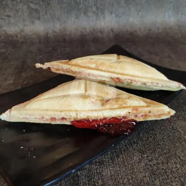 Roti Panggang Strawberry Toast | Eagles Cafe, Palmerah