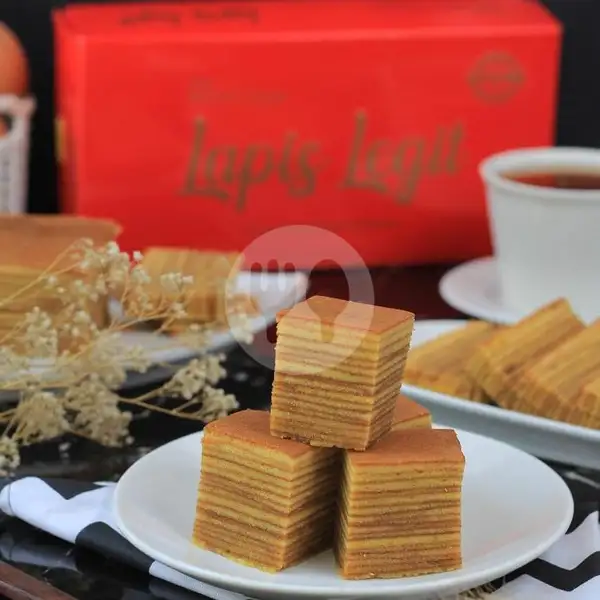 Lapis Legit | Almond Crispy Wisata Rasa, Basuki Rahmat