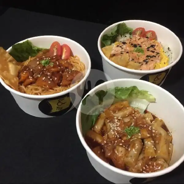 1 Yangnyeom Spicy Chicken Noodle, 1 Mentai Egg Nori Rice dan 1 Toppokki Spicy Bit | &Bar, Bawean,  Surabaya