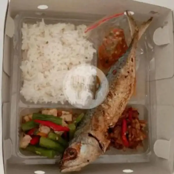 Nasi Box Ikan | Warteg Kharisma Bahari Aren Jaya