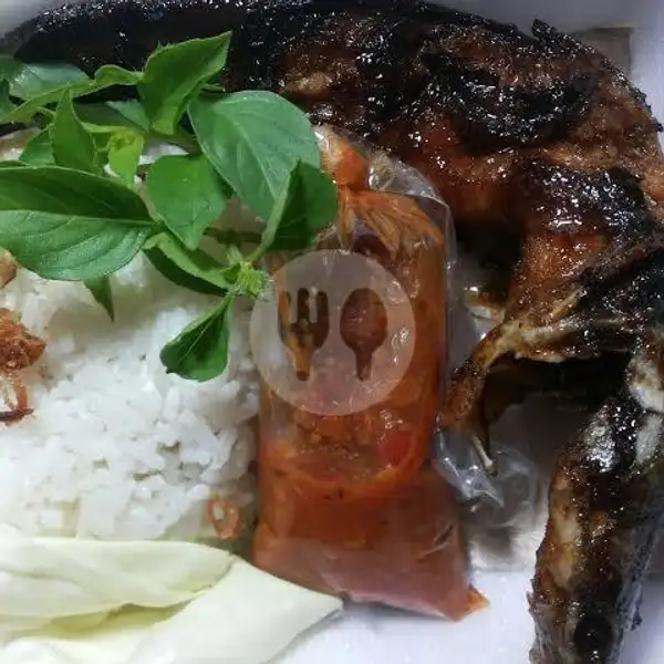 Lele Bakar, Nasi, Serundeng Kelapa | Sambel Jebleh Abank Alil, Karang Tengah