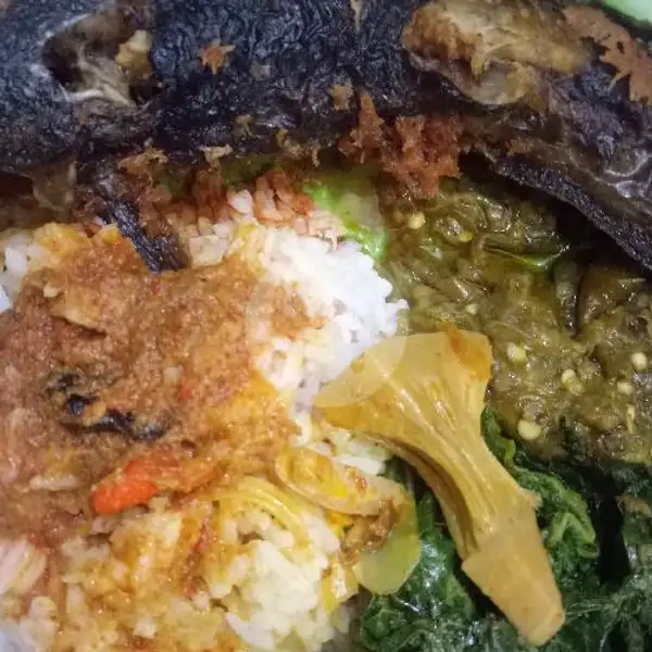 Nasi Ikan Lele Goreng | Masakan Padang Minang Raya, Klojen