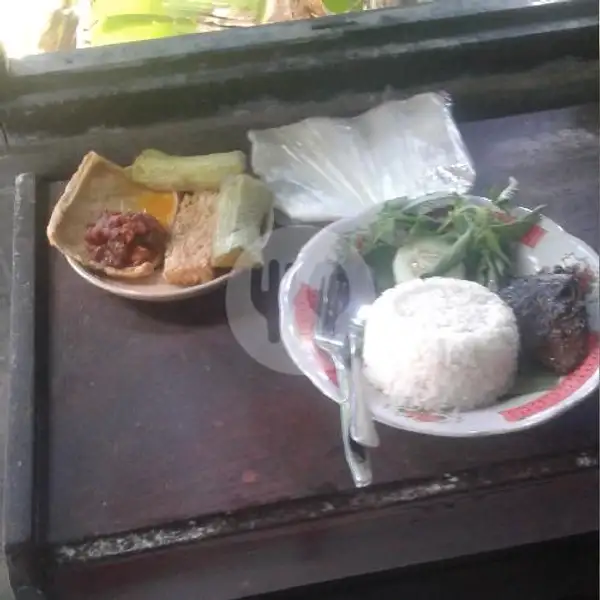Nasi Limpa Penyet +  Tempe Tahu + Lalapan + Krupuk Udang | MbokMu, Perum The Sun Regency