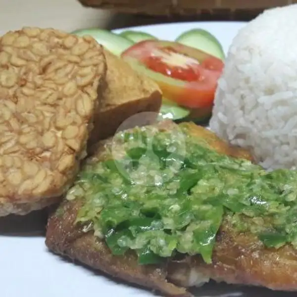 Nasi Putih Ayam Penyet Paha Dan Tahu Tempe Sambal Ijo | Nasi Goreng Aceh 21, Kebon Kacang