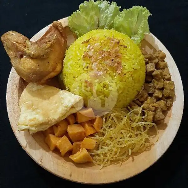 Naskun Kuah Kari , Telor Dadar + Ayam Goreng | Nasi Kuning Kuah RHM, Cisitu Indah