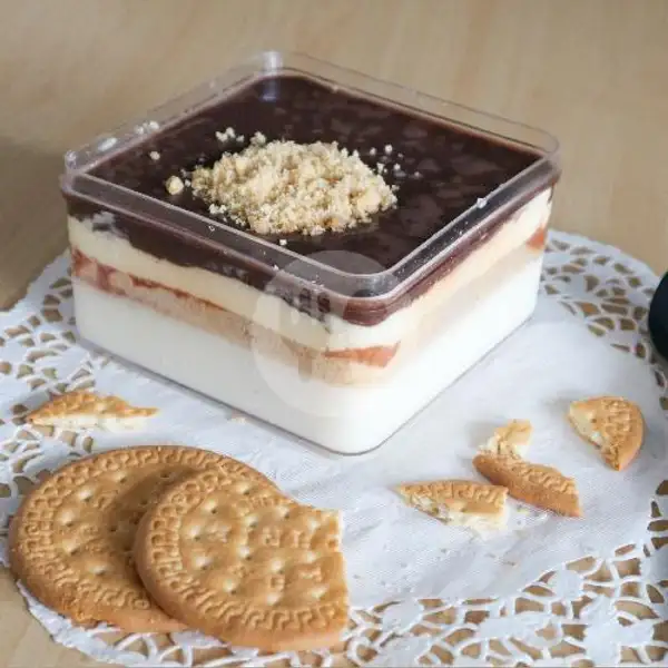 Regal Dessert Box | Dessert By Uyun