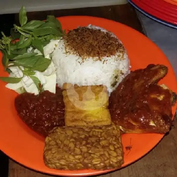 Nasi + Ayam Goreng + Tahu Tempe + Minum Teh Tawar | Nasi Bebek Acong Kolong, Pasar Kebayoran Lama