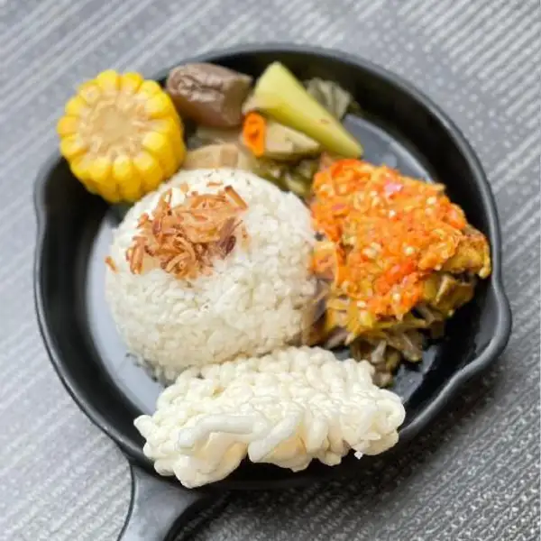 Nasi Ayam Geprek Sambal Mercon | Kedai Lemak Kekinian dan Kimboba Kertapati