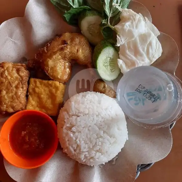 Nasi Ayam Goreng Komplit Free Aqua | Warung Nasi Joss, Babakansari