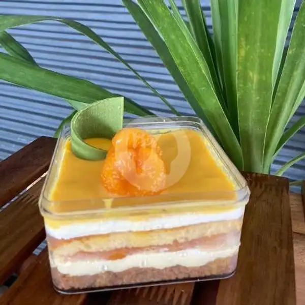Orange Regal Cake | Swiss-Belinn Panakukkang Makassar, La Pizza