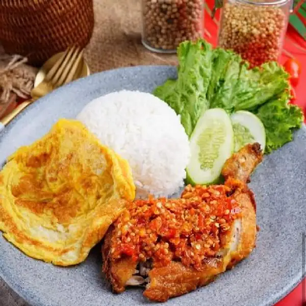 Paket Hemat Nasi Ayam Penyet | Mie Aceh Indah Cafe, Deli Tua