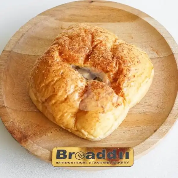 Beef N Cheese Mealt | Breaddii Bakery, Klojen