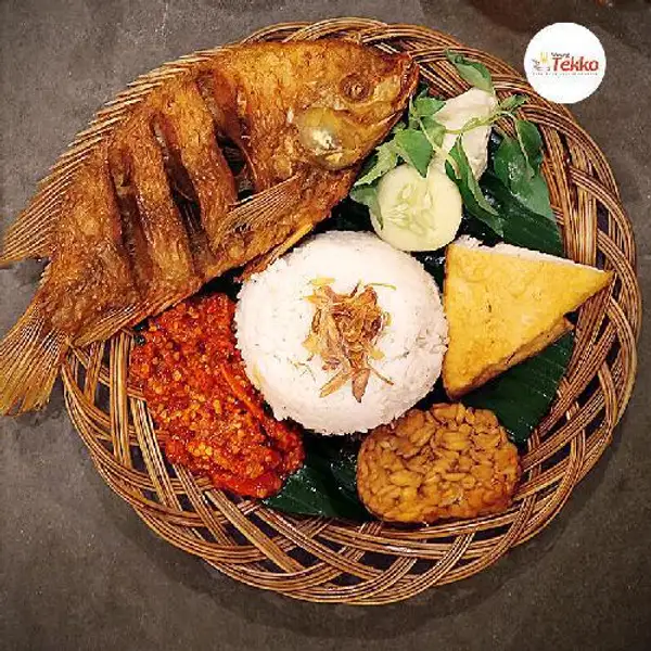 Nasi Ikan Nila Goreng | Pecel Lele & Seafood Arip Prayuda, Sukarami