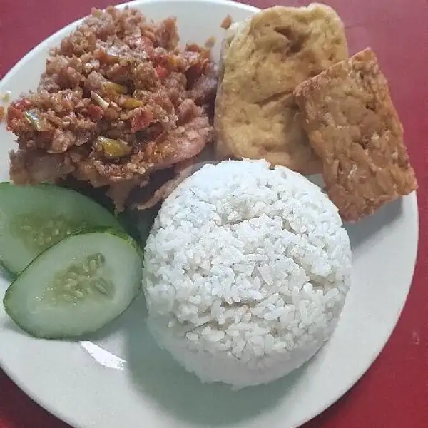 Pahe 1 : Nasi+Ayam Goreng+Tahu Tempe+Sambal+Es Teh | Raffi Chicken, Mulyorejo