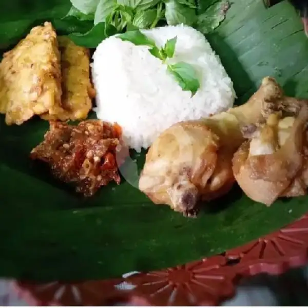 Nasi Lalapan Ayam Goreng | Lalapan Shalsabila, Patrang