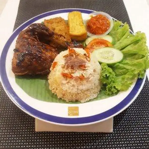 Nasi Liwet Ayam Bakar + Es Teh | Warung Nyai Tunah, Cut Mutia