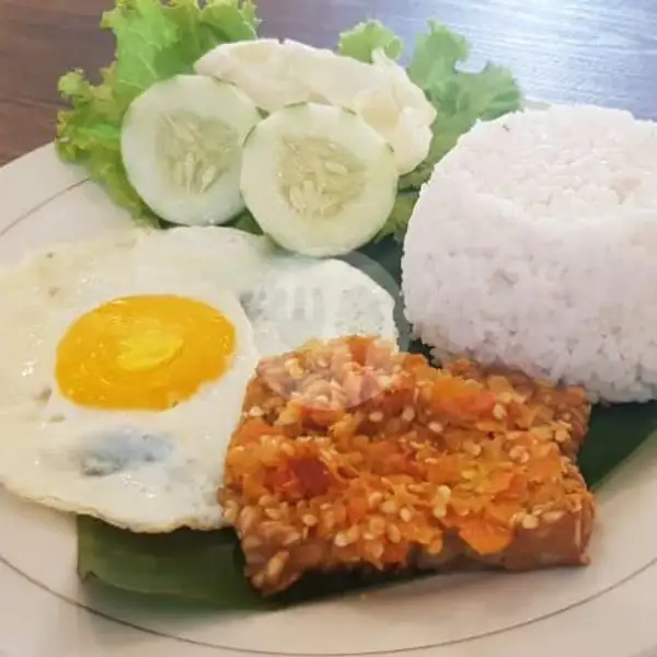 Lalapan Nasi Telur | Dapur Kota, Lowokwaru