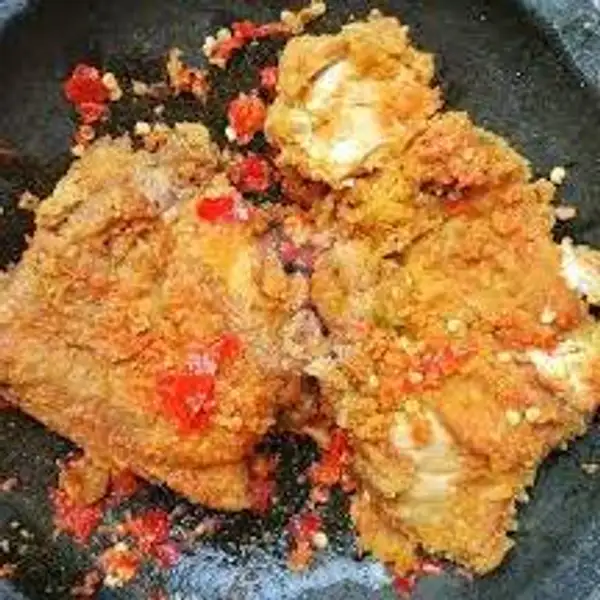 Ayam Geprek Jumbo Dada Sambal Lalapan + Telur Dadar + Es White Coffie / Es Coklat | Ayam Geprek Farish, Tlogosari Kulon