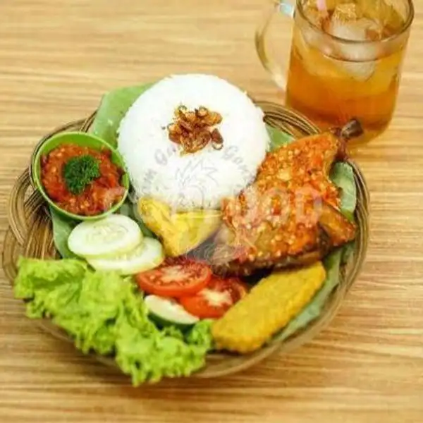 Ayam Penyet Nasi+ Tea Manis Dingin / Panas(halal Food) | Dapoer Deo, Hawila Residence