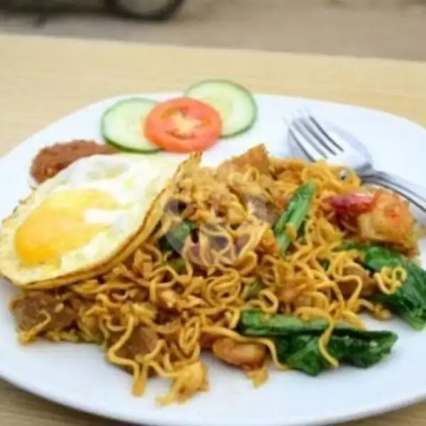 Indomi goreng jumbo seafood+Telur Dadar | Gusti Mantap, Ali Haji