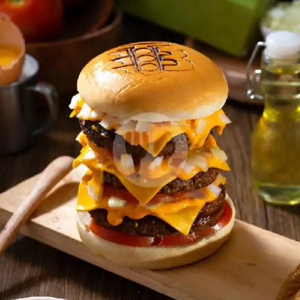 Triple Chicago Cheese Burger | Traffic Bun, Cut Meutia Bekasi