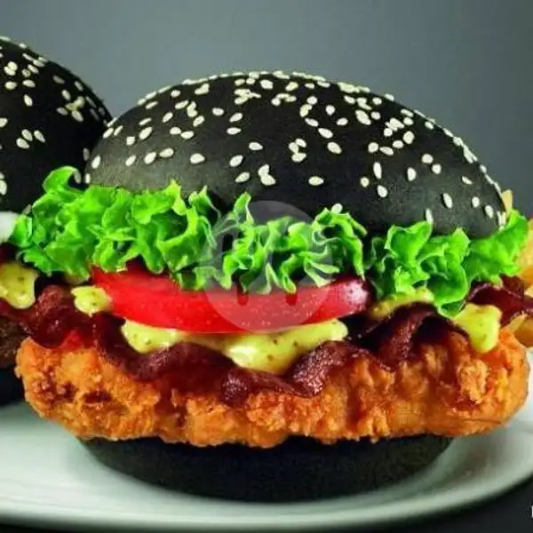 black burger daging sapi,sosis dan keju | Mozzarella Kebab dan Burger Natasya