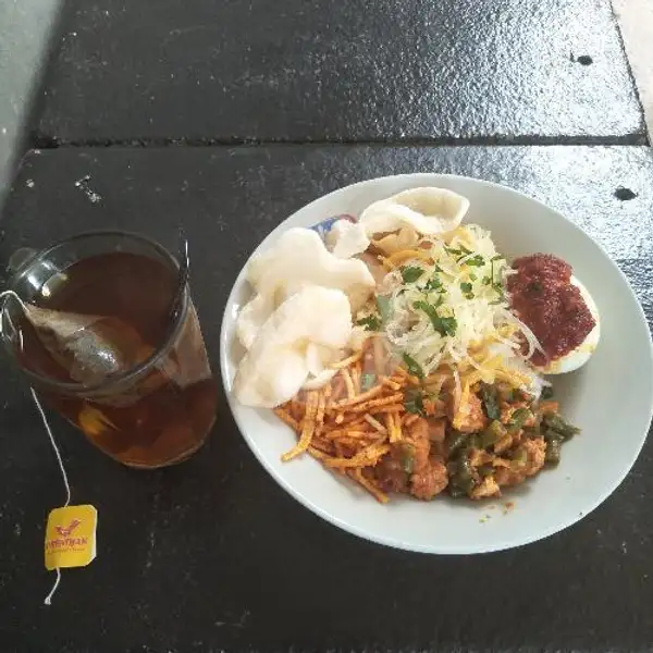 paket nasi lemak + teh o | Lontong Medan & Nasi Lemak Maknyuss, Sekupang