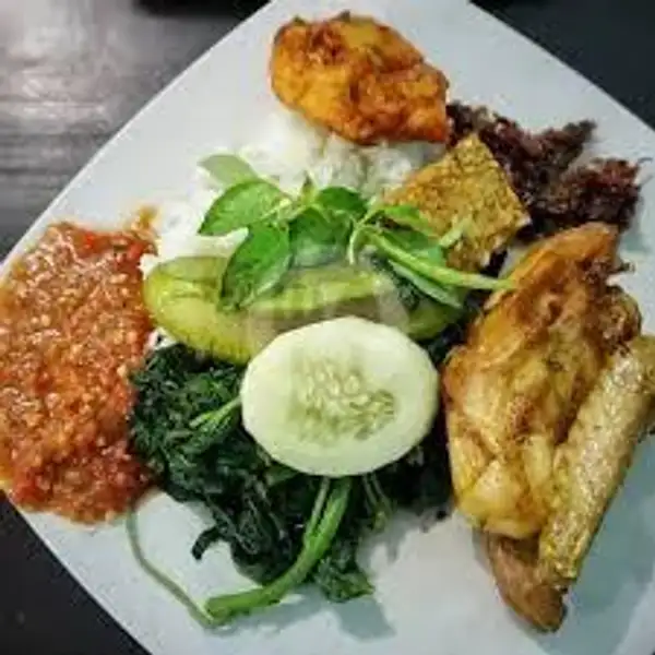 Nasi Tempong Ikan Asin | Warung Kank Supri, Denpasar