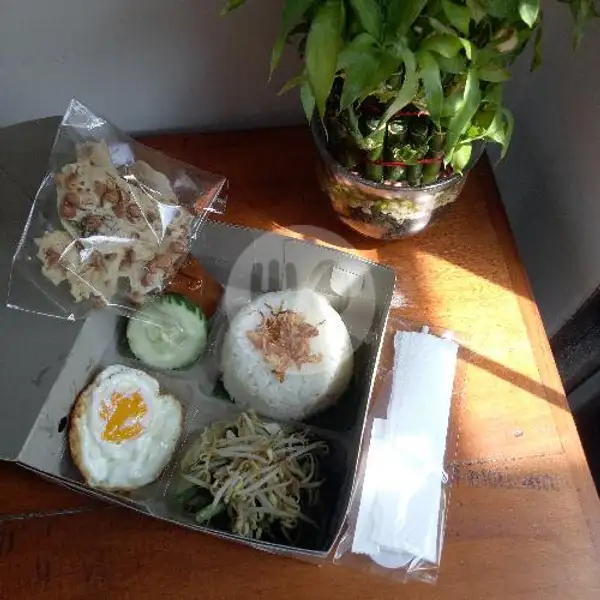 Nasi Pecel Telor Ceplok | Ayam Kremes Bengawan, Denpasar