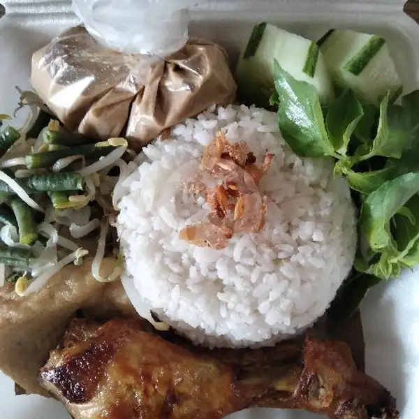 Nasi Pecel Ayam Goreng | Naufalita Resto & Cake, Jekan Raya