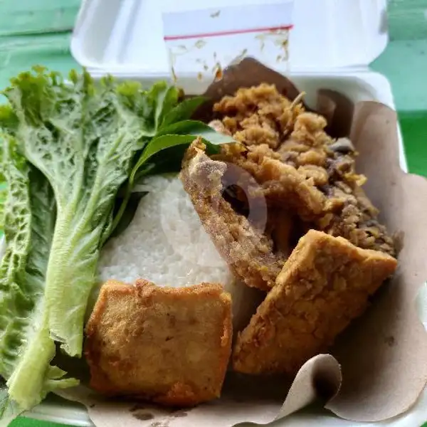 Ayam Crispy + Teh Es. | Ayam Crispy Tasya Tia, Sukajadi Riau