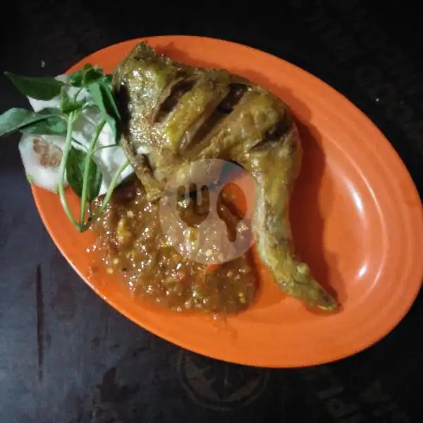 Ayam Goreng Paha + Lalap + Sambal | Pecel Lele Sriwedari, Medan Satria