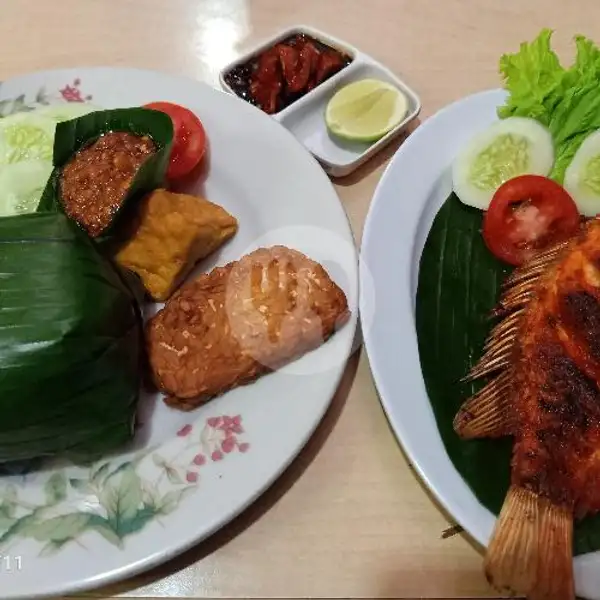 Nasi Timbel Mujaer Bakar+Es Teh Manis | Ayam Bakar Dan Ikan Bakar Selera Nusantara, Dapur Nusantara