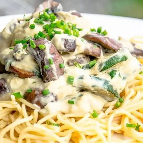 Spaghetti Creamy Mushroom and Fries Free Es Teh | Cemilan Zhafran, Cengkareng